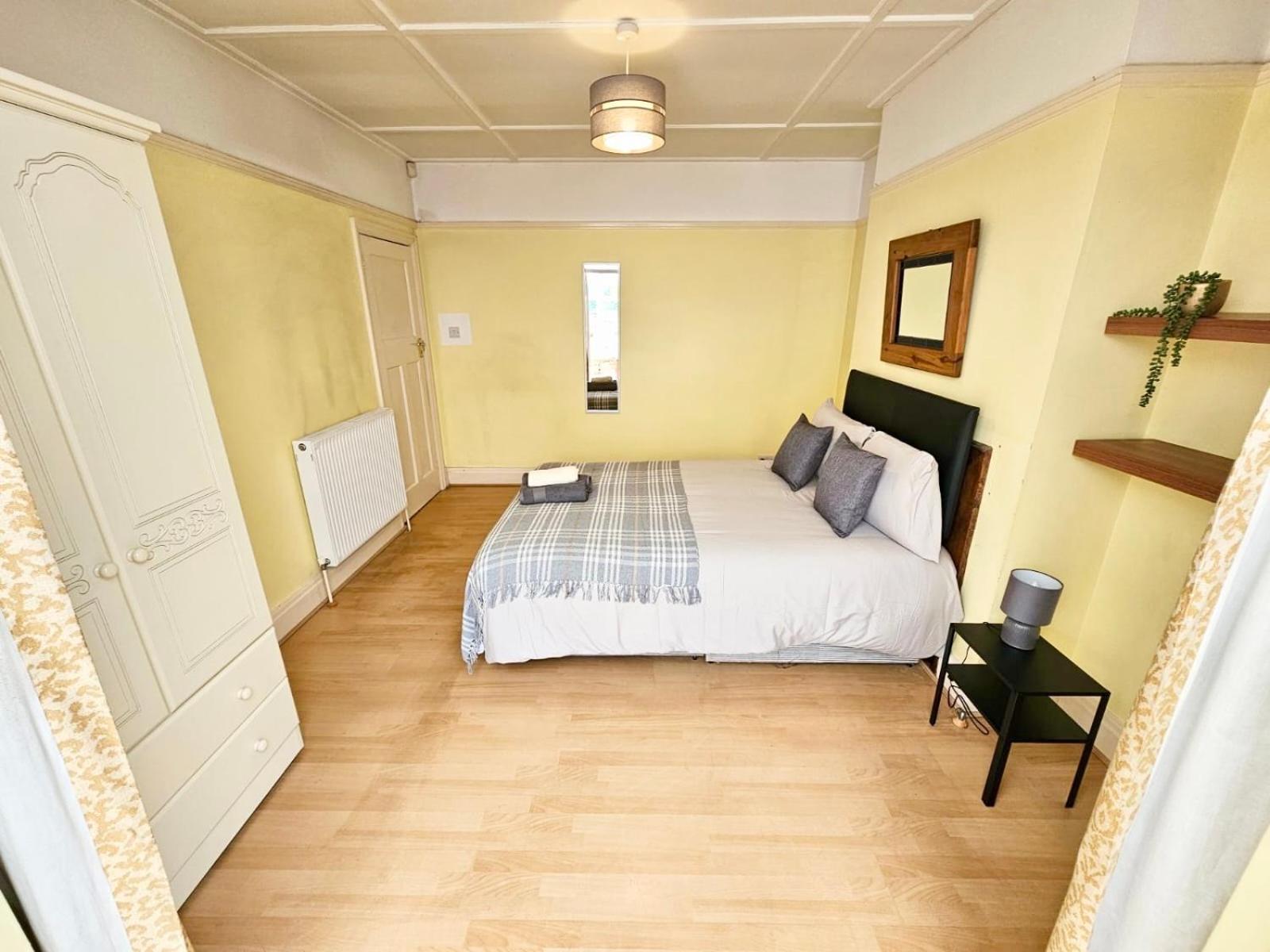 Double With Private Conservatory Homestay
