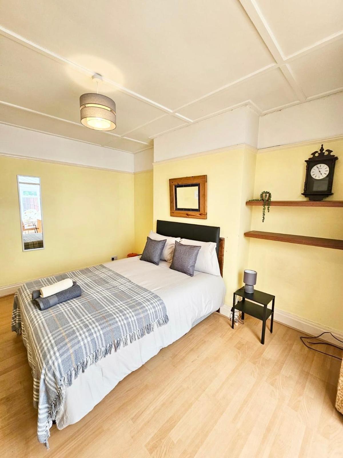 Double With Private Conservatory * Bristol
